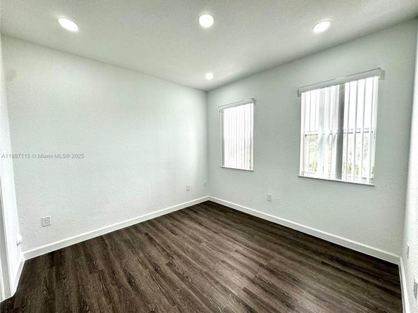 10012 NW 7th St 208, Miami FL 33172