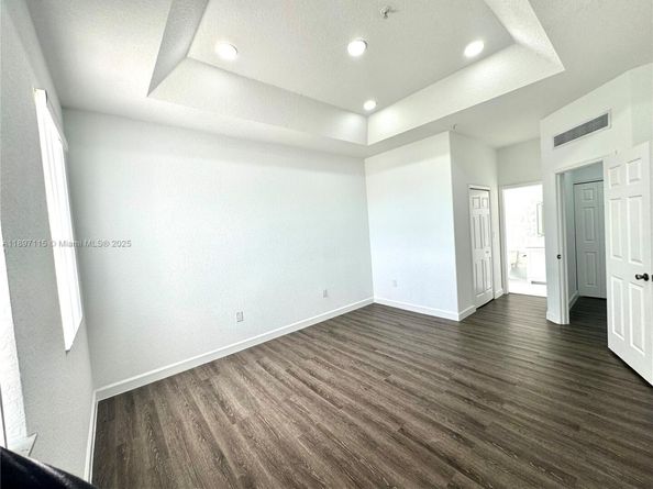 10012 NW 7th St 208, Miami FL 33172