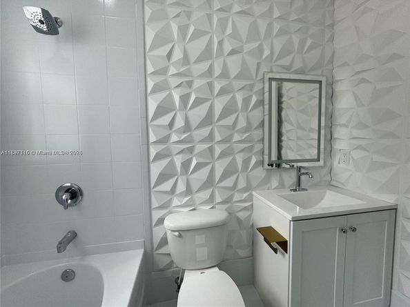 10012 NW 7th St 208, Miami FL 33172