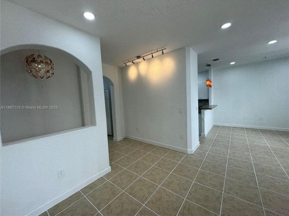 10012 NW 7th St 208, Miami FL 33172