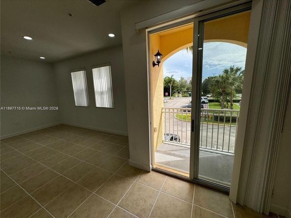 10012 NW 7th St 208, Miami FL 33172