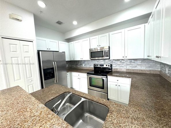 10012 NW 7th St 208, Miami FL 33172