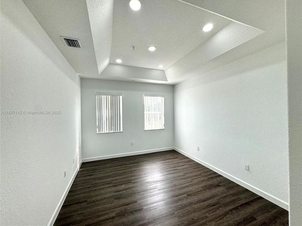 10012 NW 7th St 208, Miami FL 33172