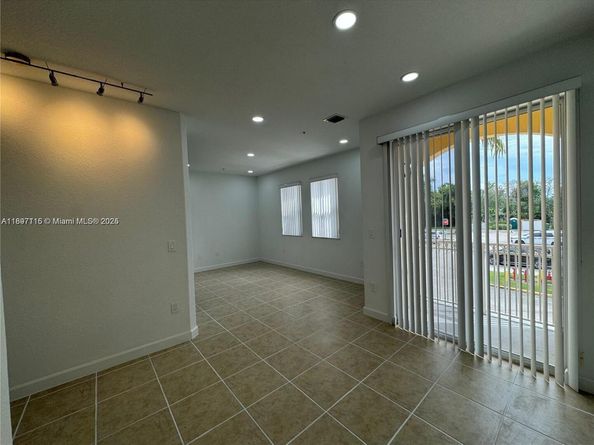 10012 NW 7th St 208, Miami FL 33172