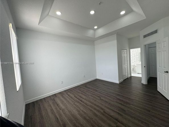 10012 NW 7th St 208, Miami FL 33172