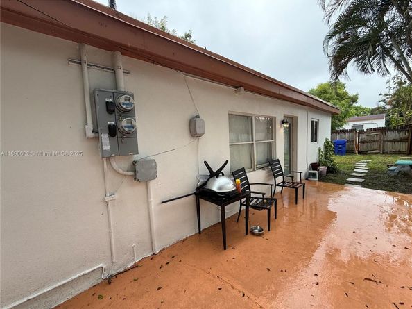 2534 Mckinley St, Hollywood FL 33020