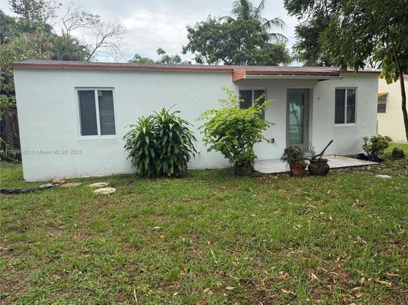 2534 Mckinley St, Hollywood FL 33020