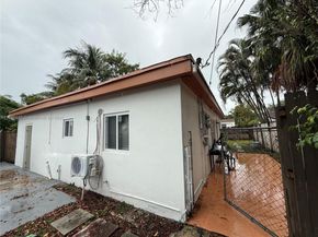 2534 Mckinley St, Hollywood FL 33020
