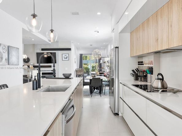 3245 SW 23rd St B, Miami FL 33145