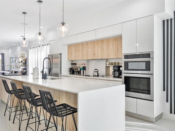 3245 SW 23rd St B, Miami FL 33145