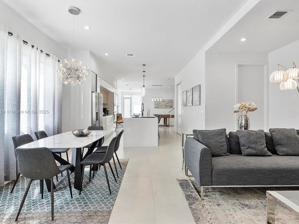 3245 SW 23rd St B, Miami FL 33145