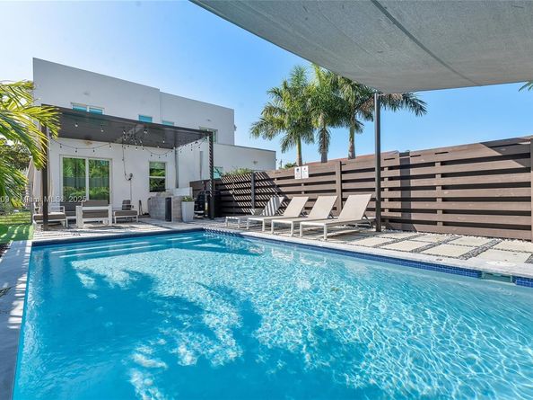 3245 SW 23rd St B, Miami FL 33145
