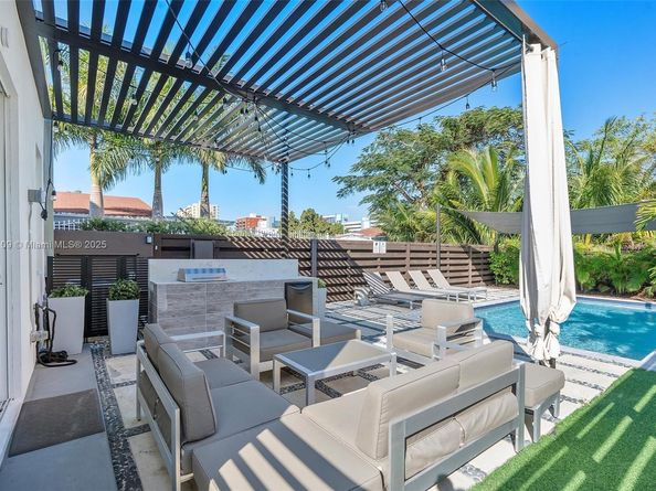 3245 SW 23rd St B, Miami FL 33145