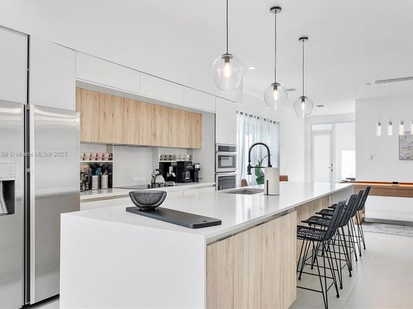 3245 SW 23rd St B, Miami FL 33145