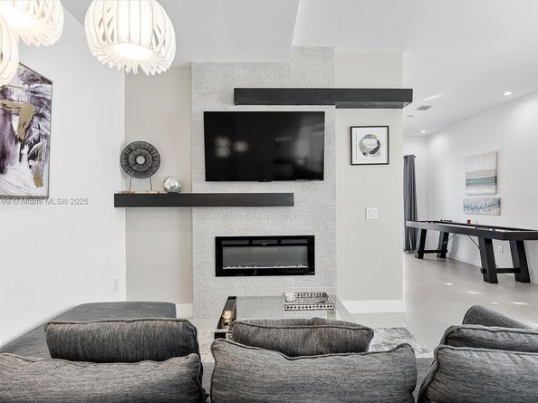 3245 SW 23rd St B, Miami FL 33145