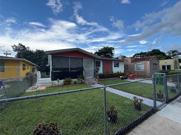 1781 NW 49th St, Miami FL 33142