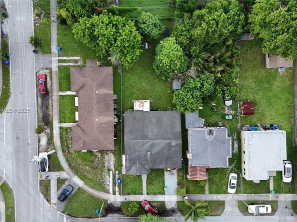 1781 NW 49th St, Miami FL 33142