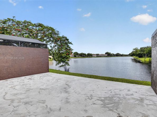 9575 NW 38th Pl, Sunrise FL 33351