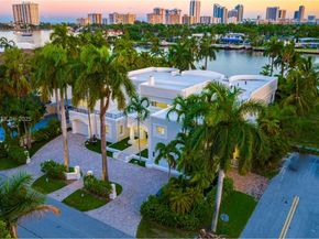 929 N Southlake Dr, Hollywood FL 33019