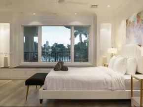929 N Southlake Dr, Hollywood FL 33019