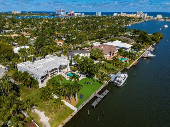 929 N Southlake Dr, Hollywood FL 33019