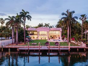 929 N Southlake Dr, Hollywood FL 33019