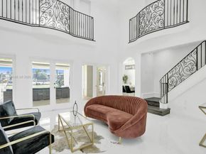 929 N Southlake Dr, Hollywood FL 33019