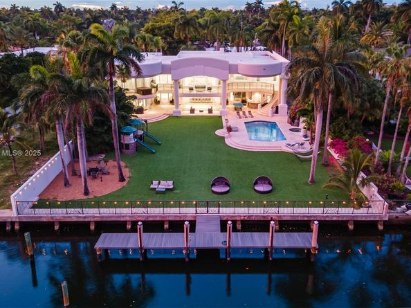 929 N Southlake Dr, Hollywood FL 33019