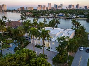 929 N Southlake Dr, Hollywood FL 33019