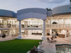 929 N Southlake Dr, Hollywood FL 33019