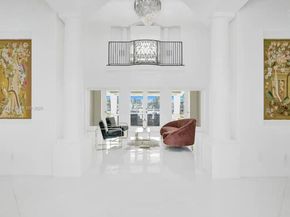 929 N Southlake Dr, Hollywood FL 33019