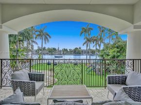 929 N Southlake Dr, Hollywood FL 33019