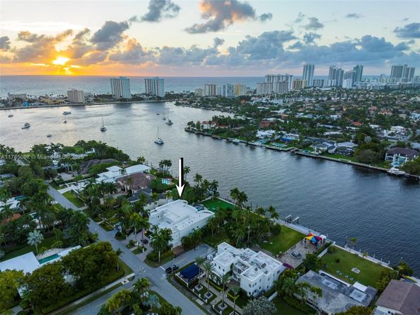 929 N Southlake Dr, Hollywood FL 33019