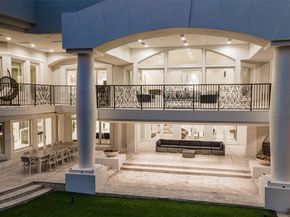 929 N Southlake Dr, Hollywood FL 33019