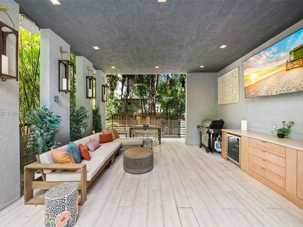 4185 Ventura Ave, Coconut Grove FL 33133