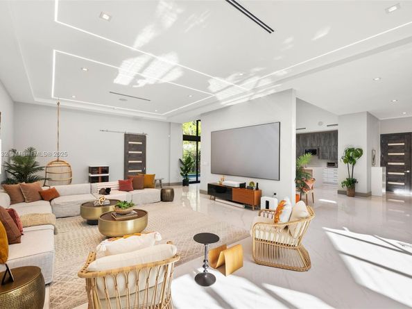 4185 Ventura Ave, Coconut Grove FL 33133