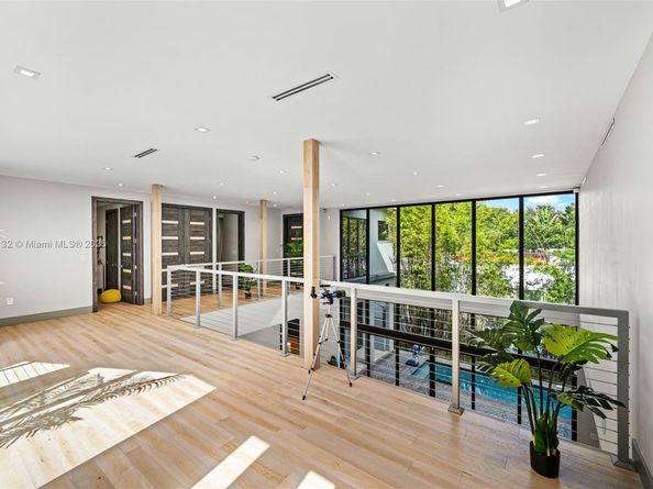 4185 Ventura Ave, Coconut Grove FL 33133