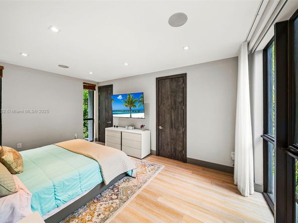 4185 Ventura Ave, Coconut Grove FL 33133