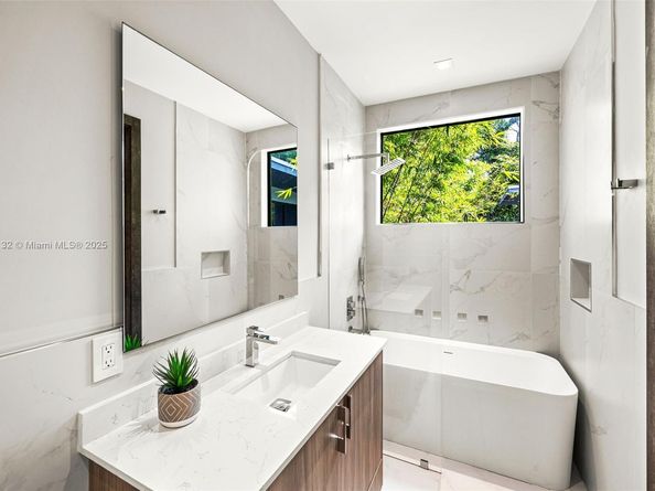 4185 Ventura Ave, Coconut Grove FL 33133