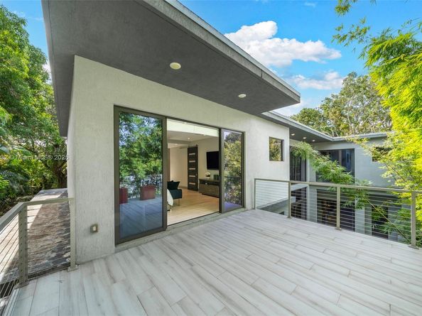 4185 Ventura Ave, Coconut Grove FL 33133