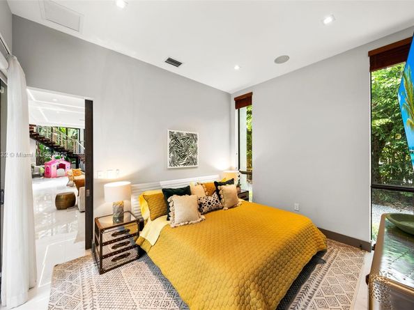 4185 Ventura Ave, Coconut Grove FL 33133