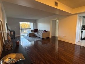 731 N Pine Island Rd 306, Plantation FL 33324