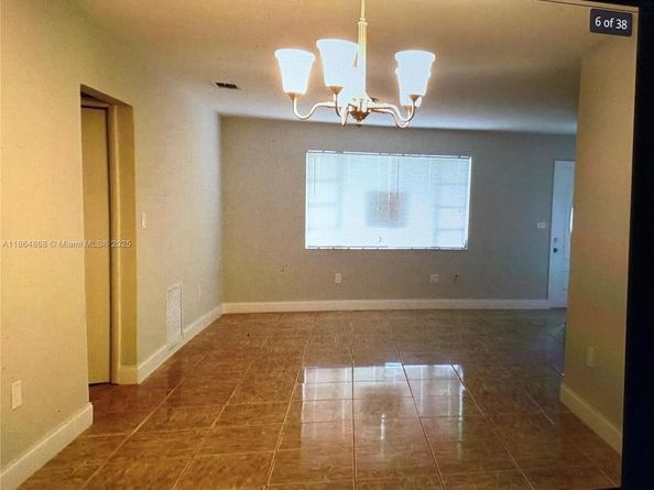 121 NW 188th St, Miami Gardens FL 33169