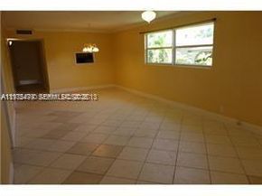 109 SW 1st Ave, Hallandale Beach FL 33009