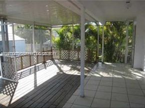 109 SW 1st Ave, Hallandale Beach FL 33009