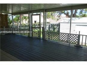 109 SW 1st Ave, Hallandale Beach FL 33009