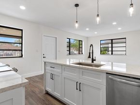 1950 NW 57th St, Miami FL 33142