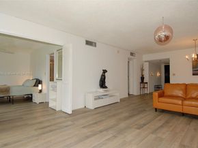 605 Oaks Dr 203, Pompano Beach FL 33069
