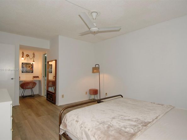605 Oaks Dr 203, Pompano Beach FL 33069