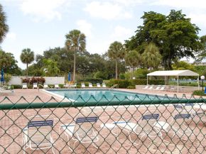 605 Oaks Dr 203, Pompano Beach FL 33069